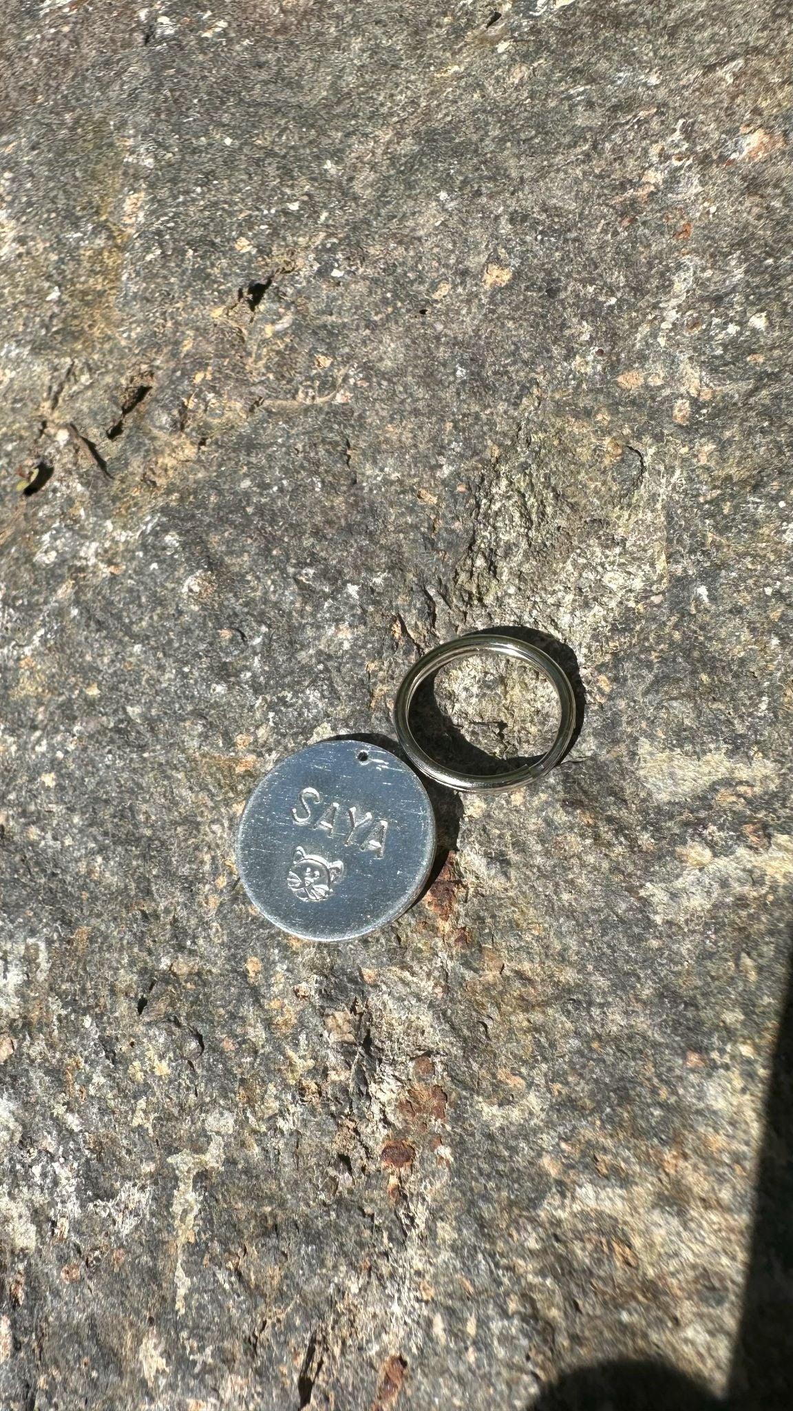 Saya / Médaille pour chat